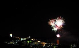 Fuochi d'artificio al termine del Palio 2013 (foto Orgnelli)